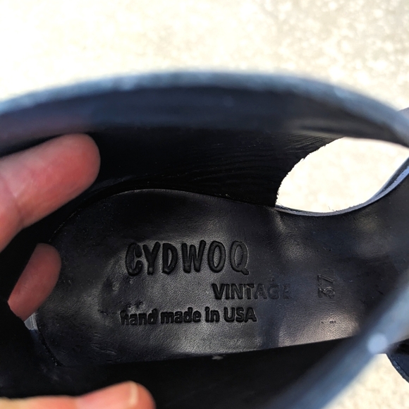 Cydwoq Vintage Leather Open Toe Booties - Picture 11 of 16